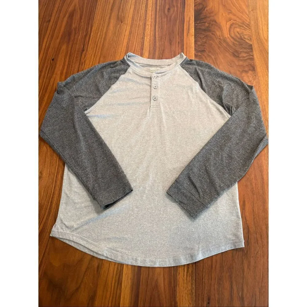 Bundle of Two Rumi + Ryder Gray Navy Heather Raglan Henley Baseball Tee Large